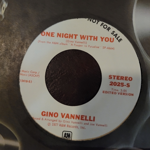 Lot of 2 Gino Vannelli 45rpms, excellent condition, see description for songs! - Picture 2 of 3